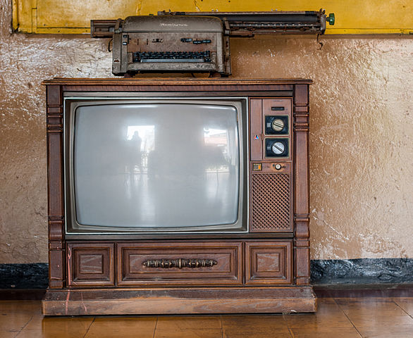 "What's on the television?" "Looks like a typewriter." (Photo: The Photographer/wikimedia)